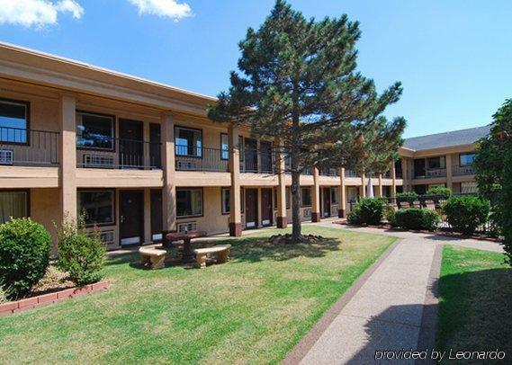 Red Roof Inn & Suites Oklahoma City Southwest Удобства снимка