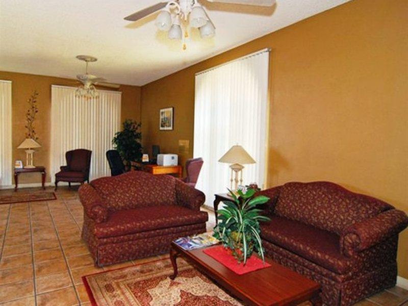 Red Roof Inn & Suites Oklahoma City Southwest Интериор снимка